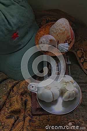 With no money left on the islandâ–ª scales weigh shells and garlic bulbs Stock Photo